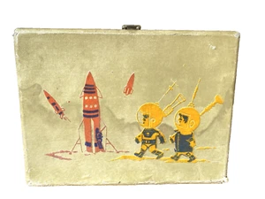 Rara mini custodia vintage giocattolo astronauti astronave anni 60 feltro applique - Foto 1 di 9
