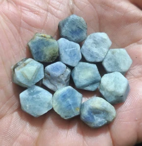 Impresionante Raro Zafiro Azul Madagascar Crudo 197 Crt Tamaño 12-16 mm Piedra Preciosa Suelta - Imagen 1 de 6