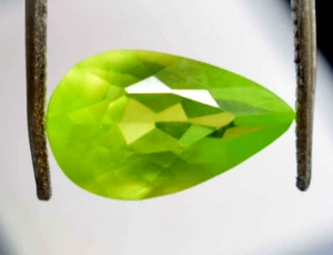 Peridoto verde naturale bello e attraente 6,70 ct a forma di pera pietra preziosa sfusa - Foto 1 di 4