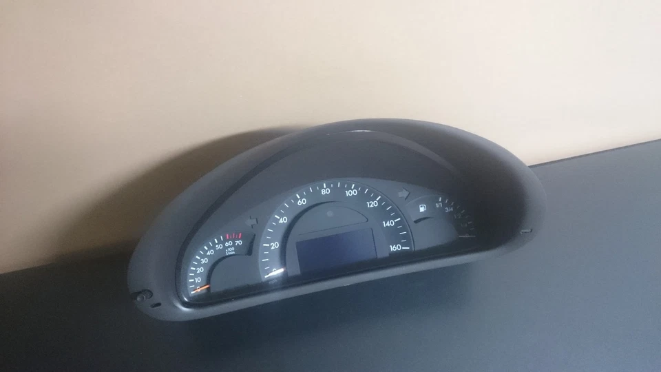 Orig. Mercedes W203 Tacho Kombiinstrument MPH Miles A2035402747 - Bild 1 von 1