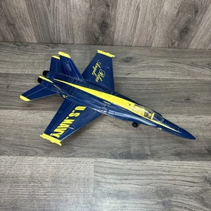 Vintage Blue Angels F-18 Hornet modellino pressofuso jet - US Navy 1:48 - Foto 1 di 15