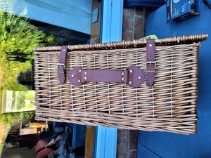 Hamper/ Storage/Picnic Wicker Basket.Adjustable Straps.23x15.5x10.U - Picture 1 of 15