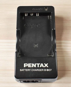 Genuine Pentax D-BC7 Digital Camera Battery Charger - Picture 1 of 2