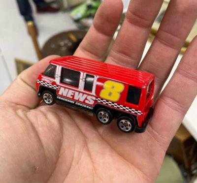 Hot Wheels 2011 GMC Motorhome Red 8 News Trackside Coverage Van Thailand - LN - Image 1 of 2