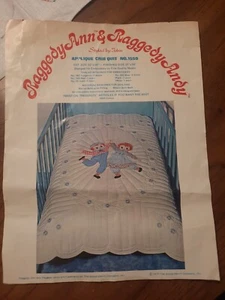 VTG 1977 Raggedy Ann & Andy Applique Crib Quilt 1559 Stamped Embroidery Muslin - Picture 1 of 11