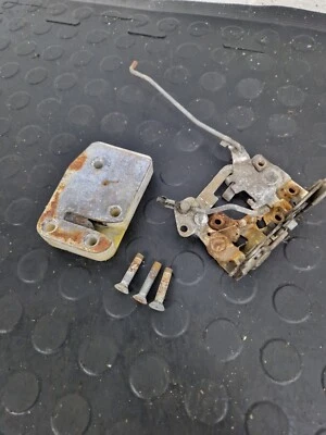 Pestillo de cerradura de puerta Jaguar XJ6, XJ12, XJS, lado del pasajero, N/s Foto 1 de 4