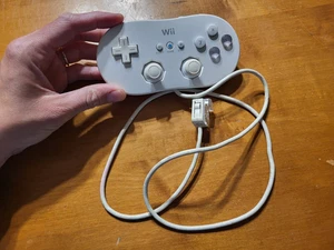Offizieller Nintendo Wii Classic Weiß Kabelgebunden Game Controller RVL-005 - Bild 1 von 6
