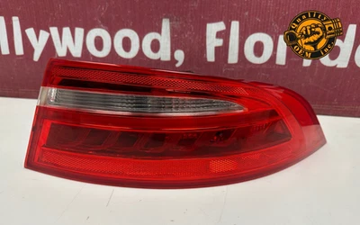 Jaguar XE 2016-2019 luz trasera derecha (lado del pasajero) luz trasera exterior OEM 61 km Foto 1 de 4