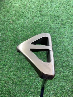 Unbranded Putter - Image 1 of 4