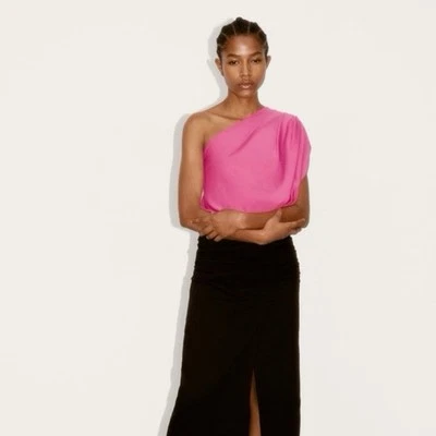 Zara Berry粉色单肩裁剪上衣。 M 码全新带标签! — 第 1/4 张图片
