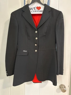 Chaqueta de espectáculo Pikeur negra con forro rojo  Foto 1 de 4