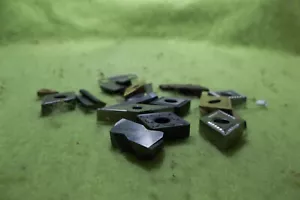 BOX MIT ZUFÄLLIGEN HARTMETALLEINSÄTZEN JEDER EINSATZ HAT MINDESTENS 2 NEUE ECKEN. ÜBER 20 - Bild 1 von 4