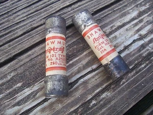 LOT OF 2 GOULD SHAWMUT A25x25 AmpTrap Fuse TYPE 1  300Vac 25A - Picture 1 of 1