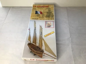 Mamoli MV38 Le Coureur - Wood Plank-On-Frame Ship Model Kit 1/54 Scale - Picture 1 of 7