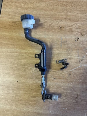 Yamaha V-max 1994 Vmax 1200 vmx12 vmx1200 freno trasero cilindro maestro fabricante de equipos originales Foto 1 de 4