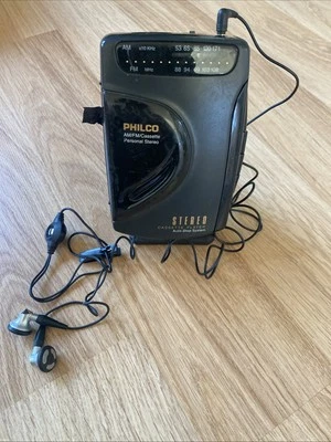 Reproductor de casete estéreo AM/FM modelo 501K PHILCO de colección con auriculares funcionando Foto 1 de 4