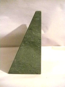 HERMOSO PAR DE EXTREMOS DE LIBRO OBELISCO EN ÁNGULO RESEDA MÁRMOL VERDE BRILLA ARTE 6-1/4" - Imagen 1 de 10