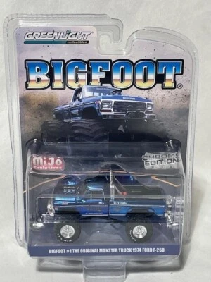 Caminhão Ford F250 4x4 Greenlight Big Foot 1974, azul, edição cromada, MIJO, 1/64 - Imagem 1 de 3