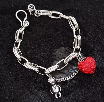 Dickes Armband Silberner Metall - Erdbeere Charms- Damen Schmuck 🍓 - Bild 1 von 4