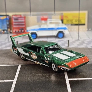 Hot Wheels 1998 Flyin' Aces 4/12 1970 Dodge Charger Daytona Green 1/64 Diecast  - Picture 1 of 8