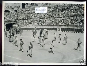 PHOTO ANCIENNE ..ANNEES 50 .. ARENES DE NIMES .. CORRIDA .. TOREADOR . TAUREAUX - Bild 1 von 1