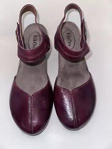 EUC Taos Red Leather Wedge Heel Mary Jane Shoe Sandal Size 38 (7.5) - Picture 1 of 6