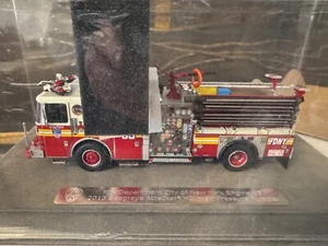Fire Replicas FR049-65 2013 Seagrave Attacker motor FDNY 65 1/50 - Imagen 1 de 4