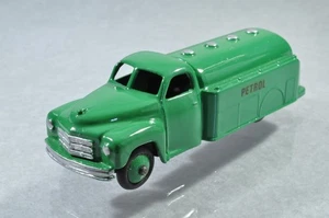 BG998 Dinky Toys GB #30p Studebaker Petrol Tanker Citerne R/- - Foto 1 di 3