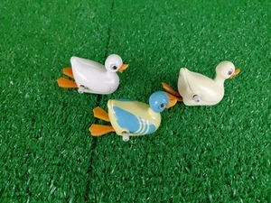 Vintage 1977 Tomy Schwimmenten Wasserspielzeug zum Aufziehen - Bild 1 von 3