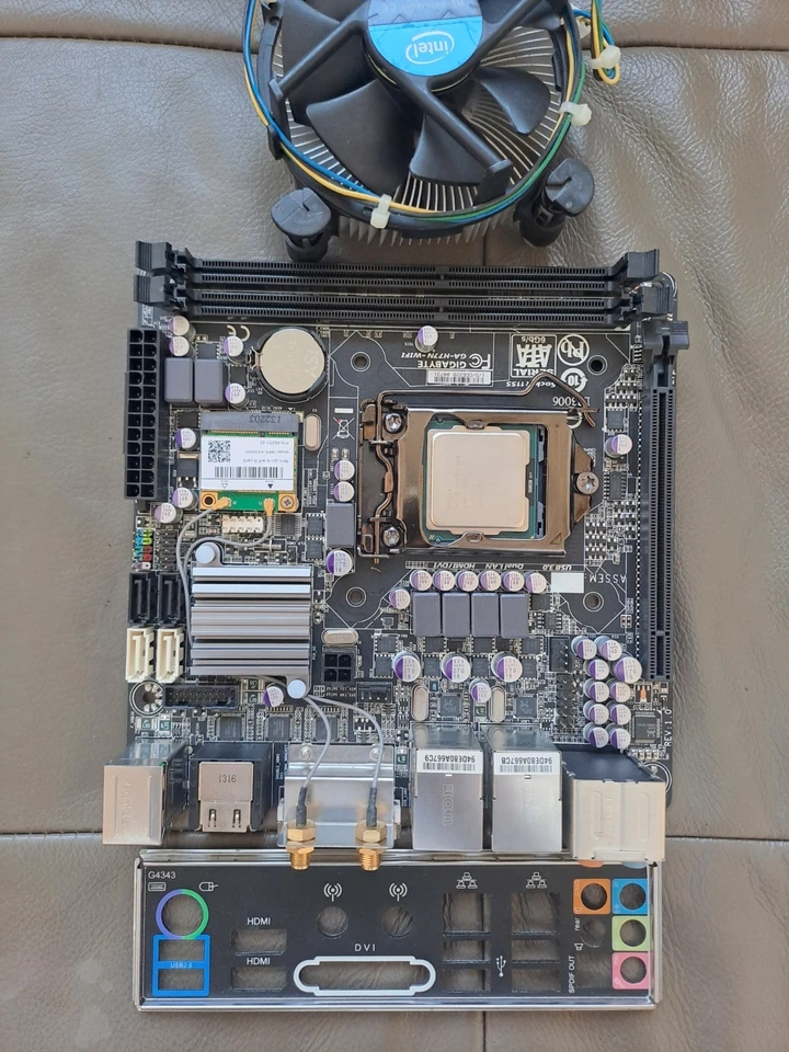 Intel I7 3770 + Gigabyte GH-77N-WIFI Mini ITX Motherboard Socket LGA1155 - Bild 1 von 4