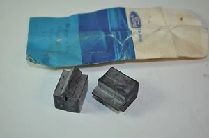 Lote de 2 piezas de soporte de parachoques de puerta trasera Ford NOS OEM # E3TZ-9944482-A - Imagen 1 de 1