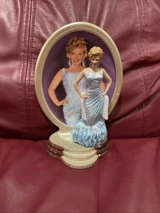 Diamonds & Pearls Marilyn Monroe Show Stopper Figure by Notarile Bradford - Picture 1 of 2