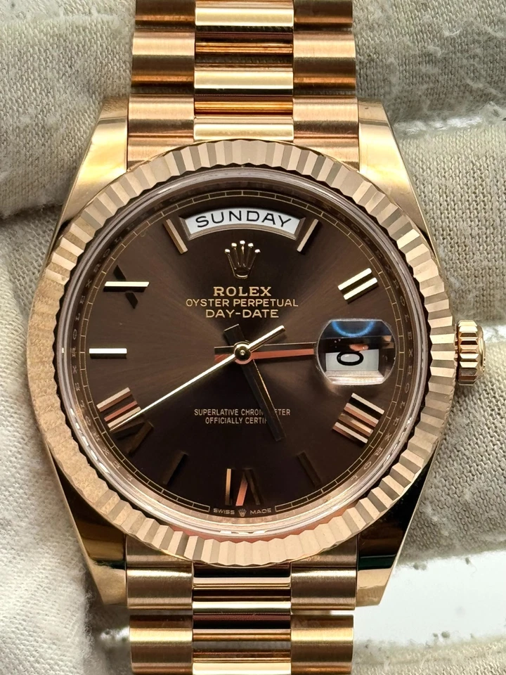eBay Live 劳力士 Day Date 40 毫米巧克力玫瑰金手链 228235 完好 2/24 — 第 1/1 张图片
