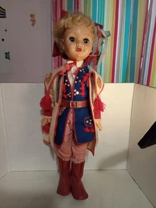60er Jahre PEW Hartplastik Puppe mit polnischem Kostüm und Schlafaugen - Bild 1 von 6
