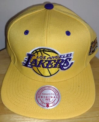 Chapéu LA Kobe Bryant Mitchell & Ness LeBron James Lakers NBA Finals 2001 Snapback - Imagem 1 de 4