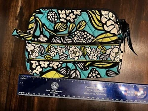 Vera Bradley Island Blooms Makeup Bag Accessories - Picture 1 of 4