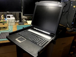 Console KVM LCD Aten CL1000M - PS2 VGA Rackmount Terminal - vendu comme HS - Photo 1/10