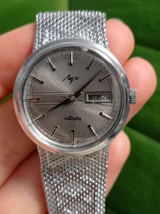 Vintage watch Luch quartz USSR Soviet wristwatch, day and date Electromechanical - Picture 1 of 10