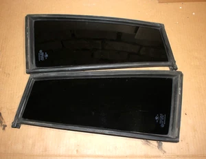 BMW E30 TOURING REAR LEFT & RIGHT DOOR SIDE FIXED QUARTER WINDOW GLASS x2 OEM - Picture 1 of 17