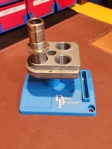 Dillon RL550 Toolhead,Stand & Powder Die - Picture 1 of 3