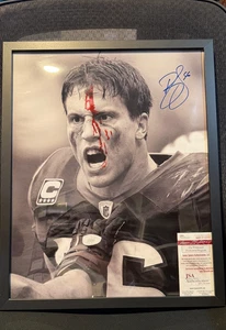 FRAMED Brian Cushing Signed Texans 16x20 B&W Bloody Face Photo - JSA Blue Auto - Picture 1 of 7