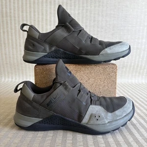 Nike Schuhe Herren Größe 9,5 grau schwarz Riemen Schnalle Slipper Training AO4775-003 - Bild 1 von 19