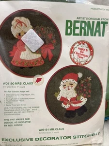 MCM Vintage Par de Bernat Santa & Mrs Claus Crewel Kit de Bordado WO9190 - Imagen 1 de 4