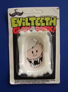 MOC Vintage 1977 Imagineering Evil Teeth Vampire BLOOD Johnson Smith Halloween - Picture 1 of 14