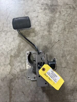 Dodge Journey SXT 2009-2017 pedal de freno delantero izquierdo con soporte D90 Foto 1 de 4
