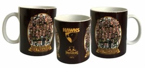 99860 HAWTHORN HAWKS 2013 AFL PREMIERS CARTOON BROWN 11oz COFFEE MUG TEA CUP - Bild 1 von 1