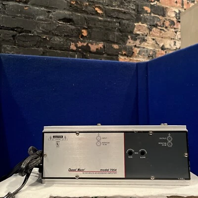 Channel Master Model 7054  50-500Mhz 50 db Wideband Amplifier - Image 1 of 4
