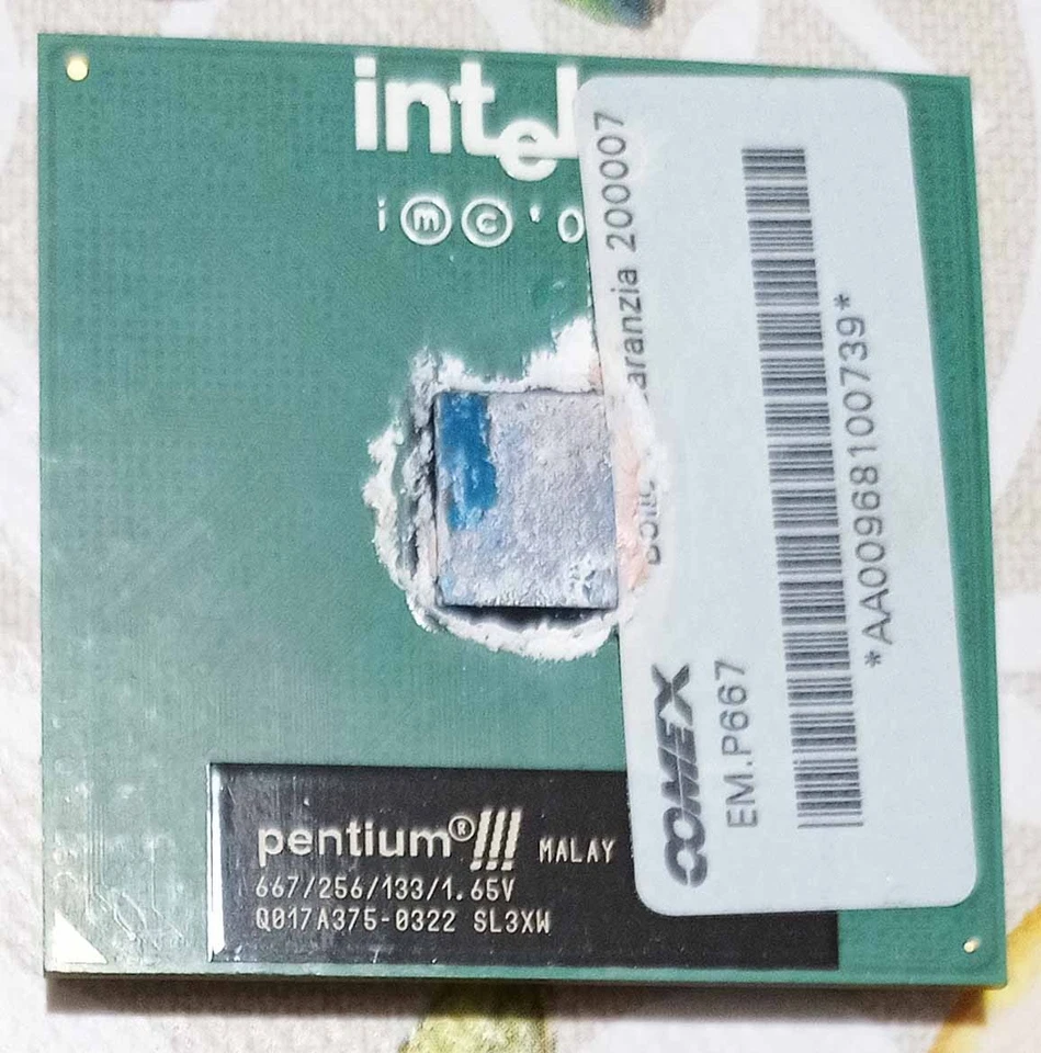 Processore Intel Pentium III Malay 667 Mhz - Immagine 1 di 1