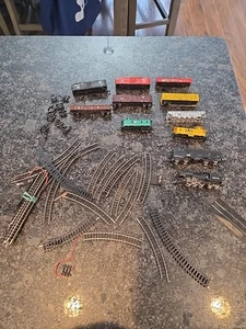 Vintage Trix N Scale Trains And Cars Lot Penn Diesel 383 Locomotive Etc - Picture 1 of 16