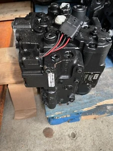 NEW GENUINE OEM DANFOSS Hydraulic pump 83003807, J193436771, 42R28DE1A302 - Picture 1 of 3